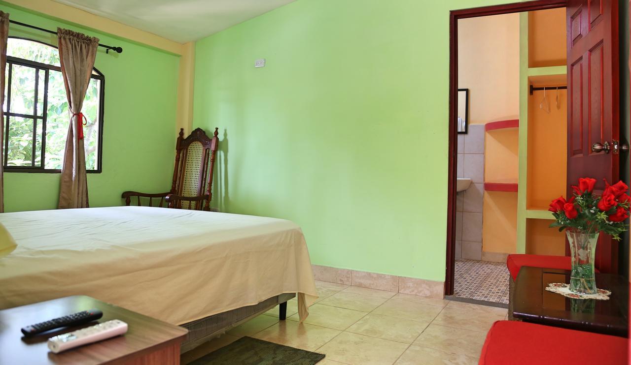 Hostal San Antonio León Exterior foto